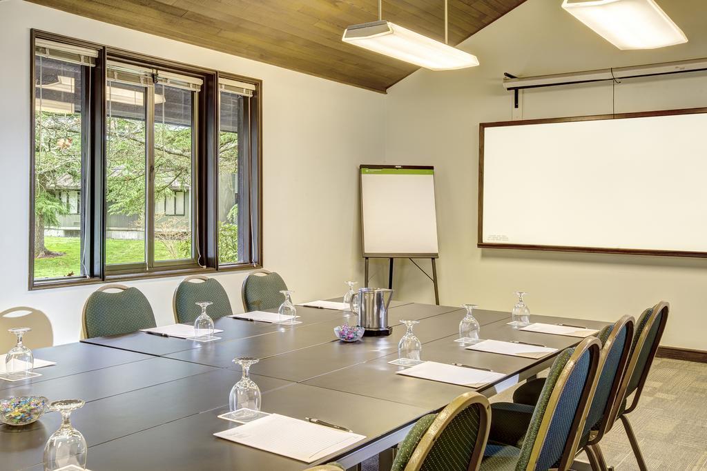 Talaris Conference Center Hotel Сиатъл Екстериор снимка