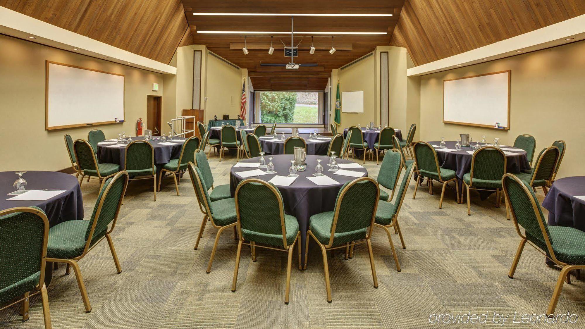 Talaris Conference Center Hotel Сиатъл Екстериор снимка